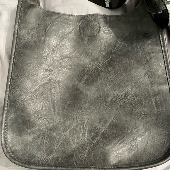 Great condition vegan gray guitar strap handbag - Picture 4 of 9